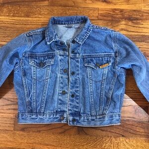 Jordache Snap Close Blue Jean Denim Jacket Top
Girls Size Small
100% Cotton
Smo